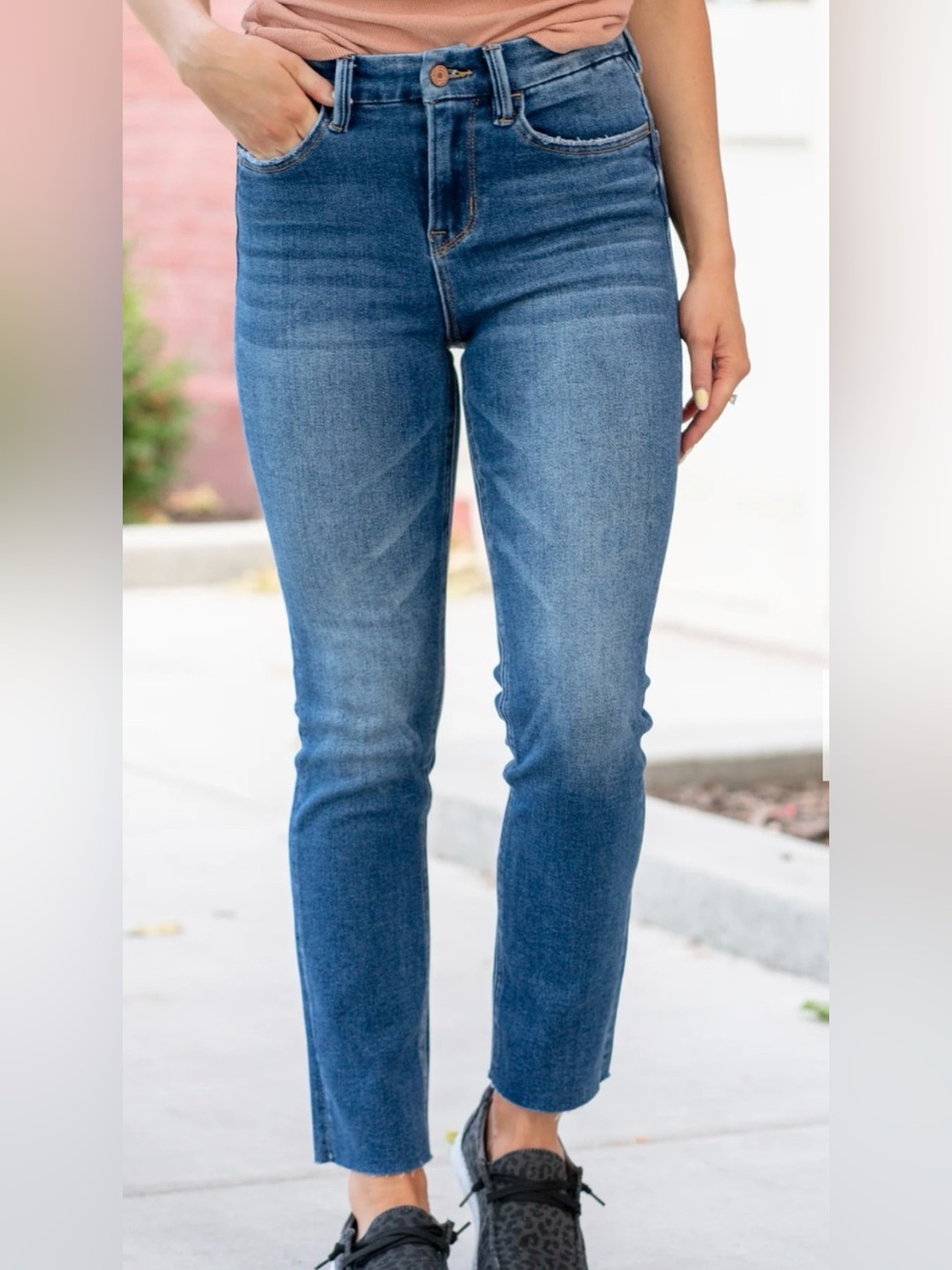 Vervet Blue High Rise Cropped Jeans in โDelicateโ Wash, size 27